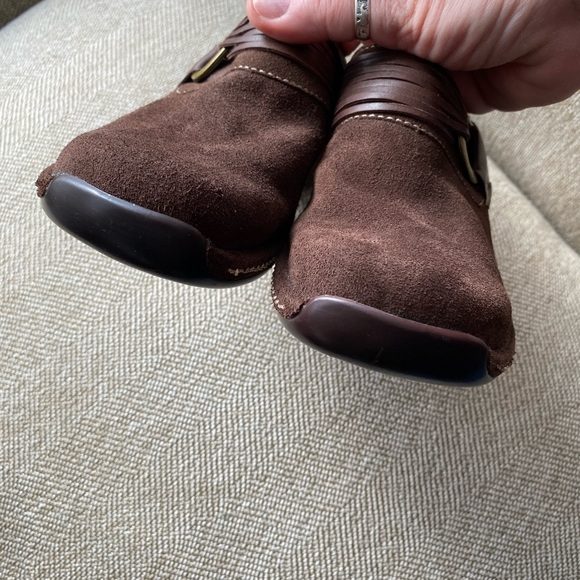 Bass Brown Suede Mule Clogs. Antique Brass and Leather Accents. Size 7M. - Picture 6 of 9